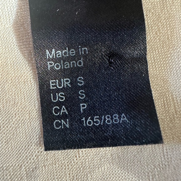 H&M Cream Bodycon Dress with Puff Sleeves and V-Neck - Picture 8 of 8